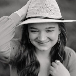 Meet your Posher, Caitlyn
